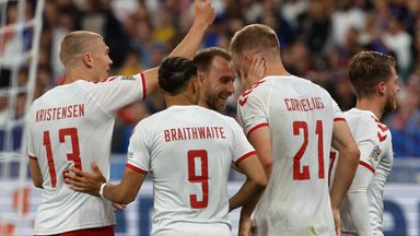 Les joueurs danois célèbrent leur victoire à Paris